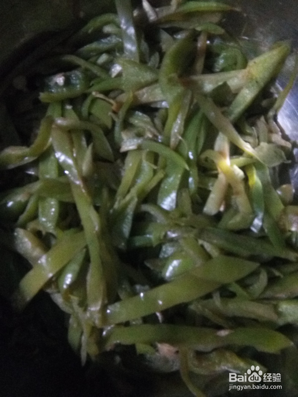 卷心菜青椒丝拌木耳香菜段