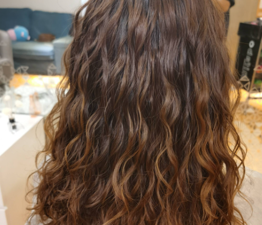 烫头发太丑第二天可以洗直吗