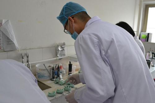 如果是学口腔医学的话哪个专科学校比较好