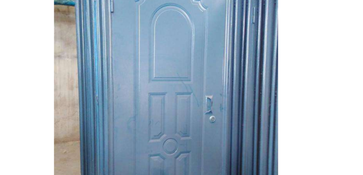 储藏室的门自己可以改吗