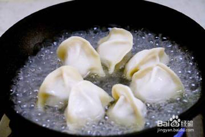 煎饺抱蛋怎么做