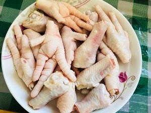 教你怎么做不加水的卤鸡蛋鸡爪