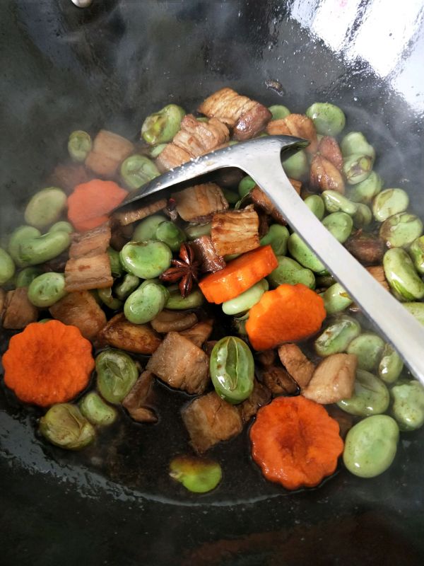 五香五花肉焖蚕豆