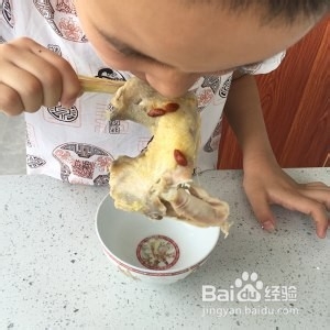 教你怎么做西洋参炖山养童子鸡
