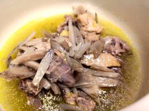 马刺根炖鸡的做法