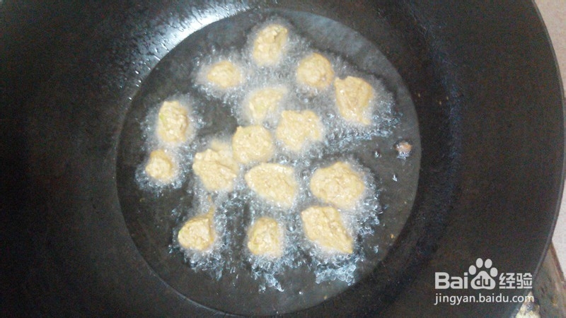 油炸小肉丸。
