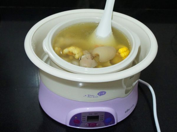 玉米黄豆蹄花汤