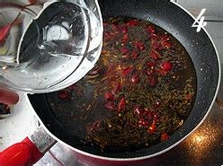 鲫鱼炖粉条是怎么做的