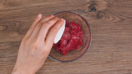 如何做出家常菜系列之西兰花炒牛肉