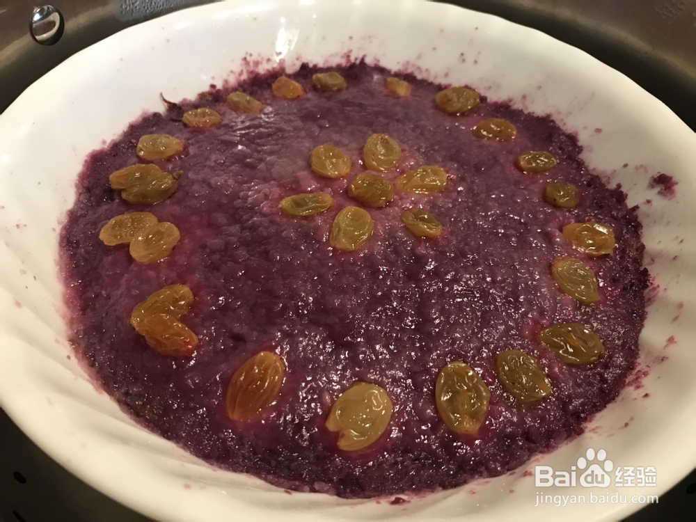 香气浓郁的紫薯红豆沙蒸糕