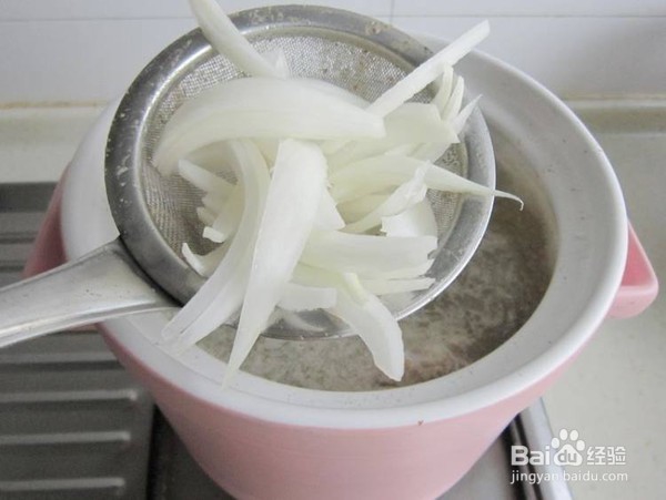 胡萝卜炖鸡腿的做法