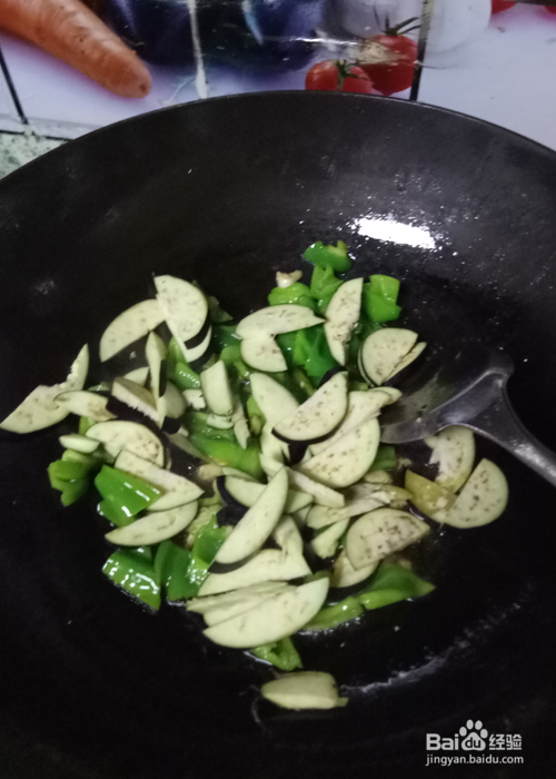 如何简单做青椒炒茄片