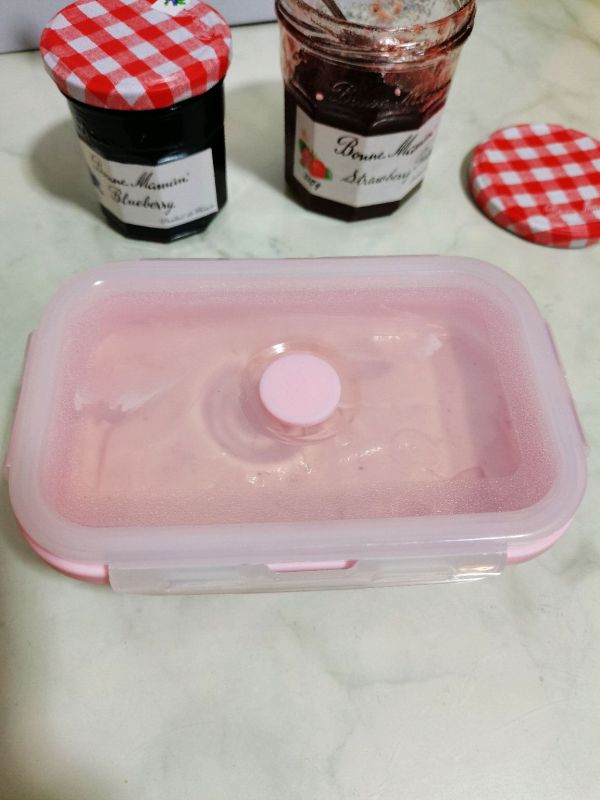 草莓酸奶冰淇淋