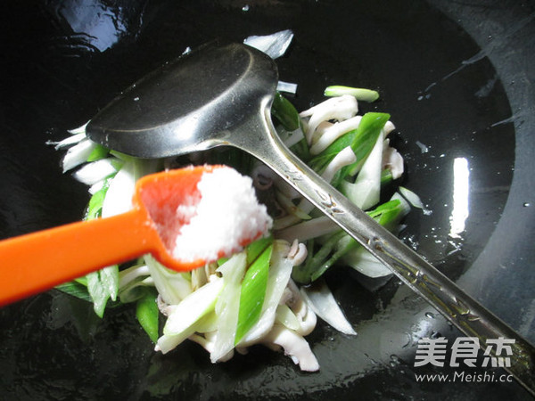 大葱炒鱿鱼的做法