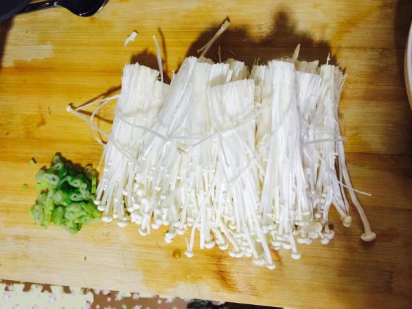 西红柿炒金针菇