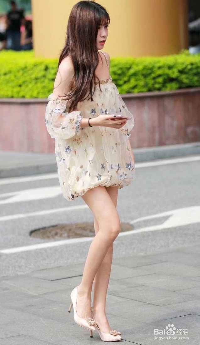 浅色高跟鞋怎么穿搭