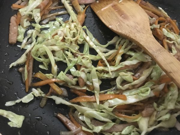 时蔬午餐肉炒面