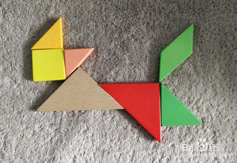 用七巧板怎样拼一只伸懒腰的猫？