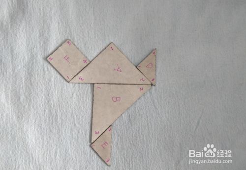 用七巧板怎样拼一只伸直脖子的鸵鸟?