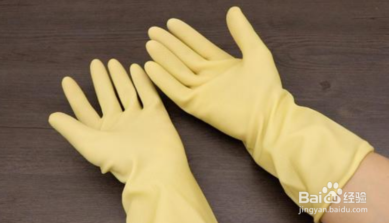 如何在维修液晶显示器时避免危险