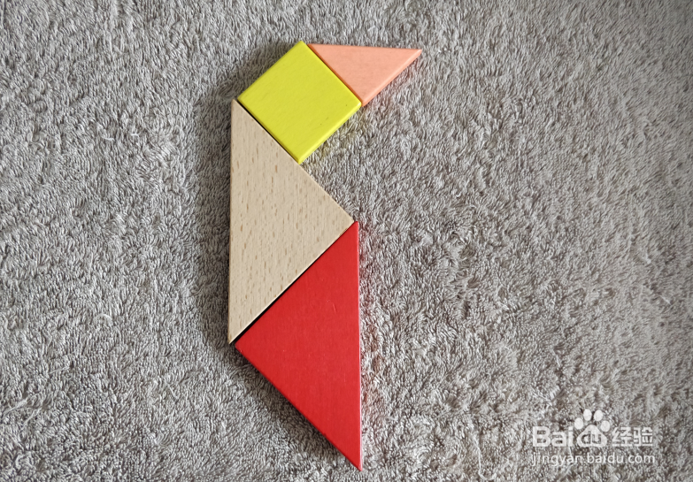 用七巧板怎样拼一只向前看的企鹅？