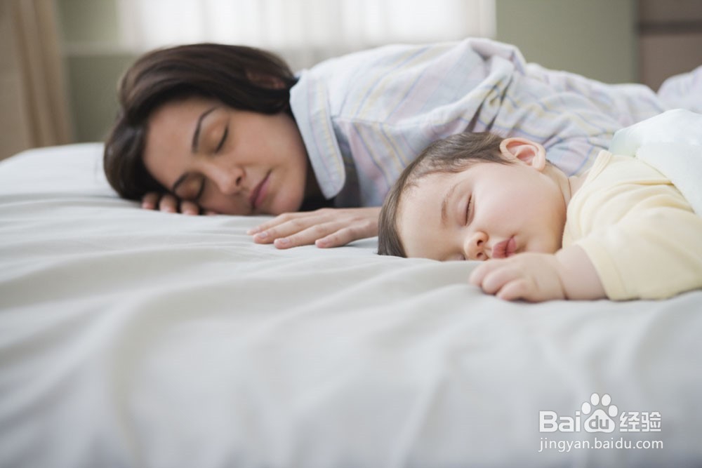 <b>什么时候开始给宝宝用枕头、该怎么选枕头</b>