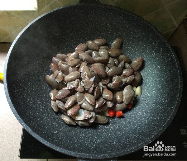 如何制作韭菜炒花甲