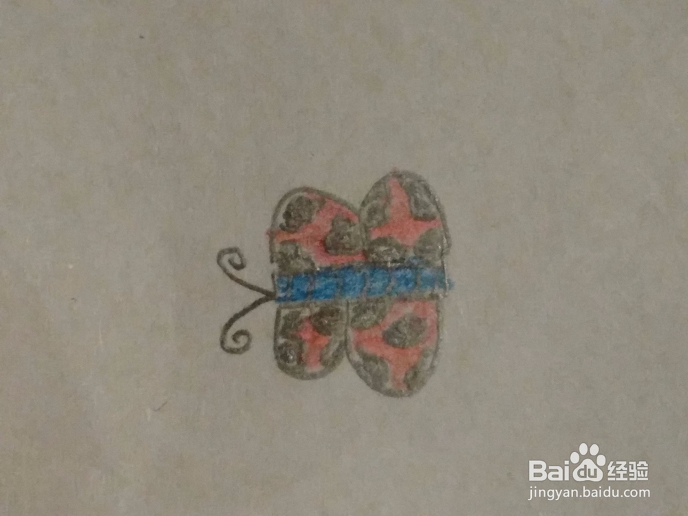 <b>字母B蝴蝶的彩铅简笔画 创意绘画步骤教程</b>