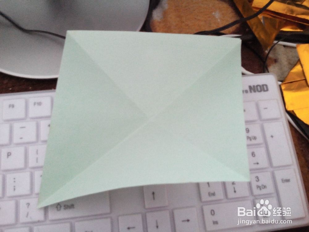 怎样用彩纸折漂亮的心形