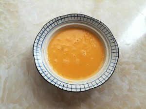 养生食补毛豆炒鸡蛋的做法