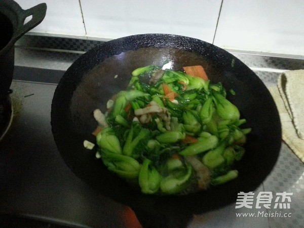 油菜炒肉的做法