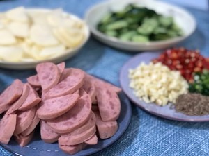 黄瓜炒火腿的做法详细教程(精品)