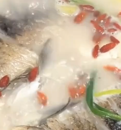 如何炖汤汁奶白的鲫鱼汤呢