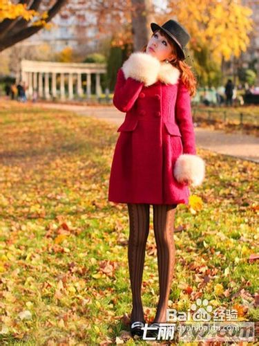 红色呢子大衣巧搭过圣诞