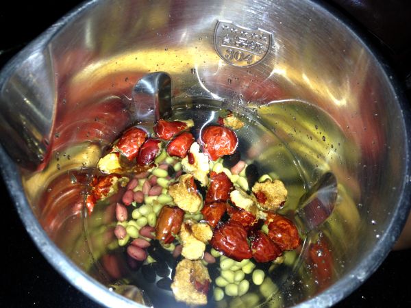 红枣花生双豆浆