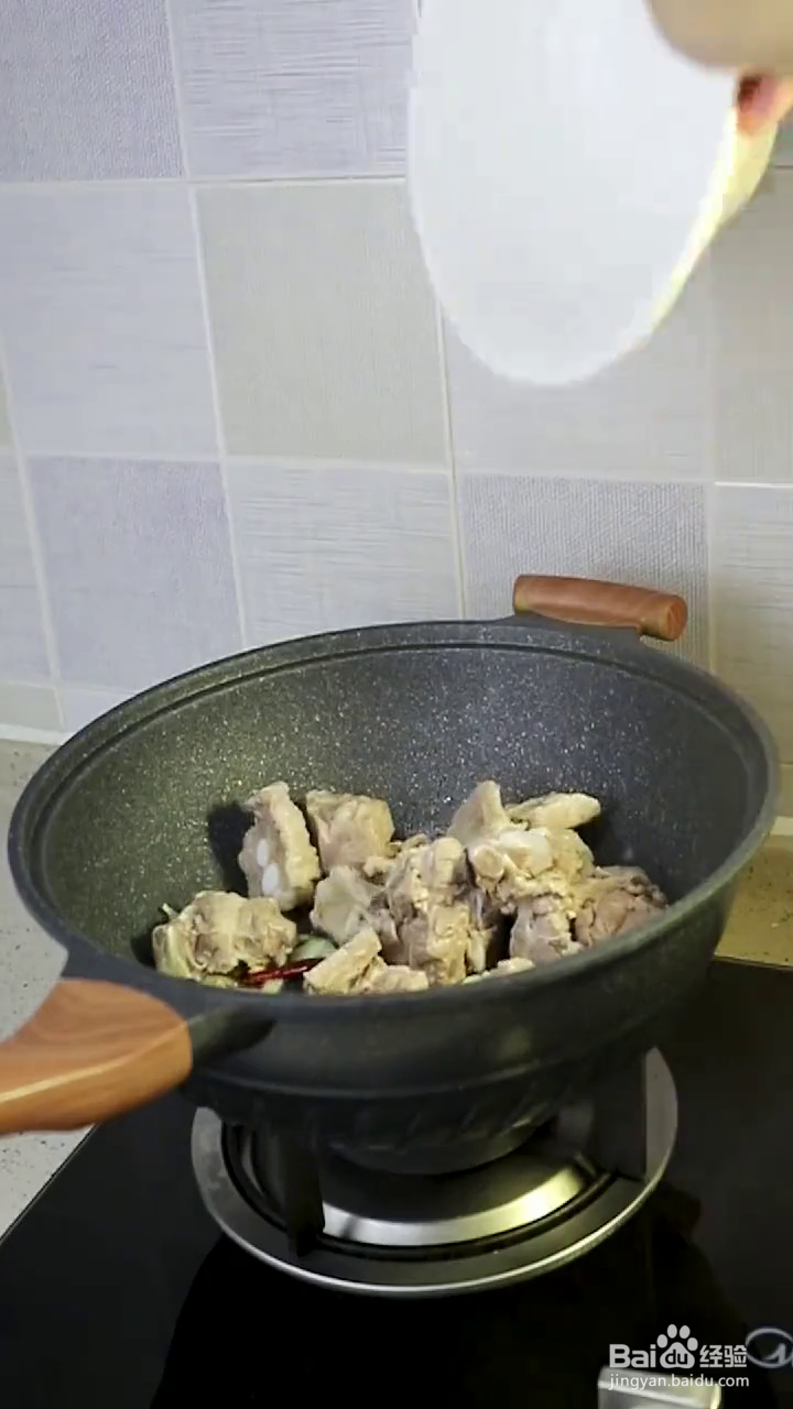 如何制作好吃的排骨土豆烧豆角