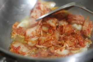 泡菜牛腩的做法