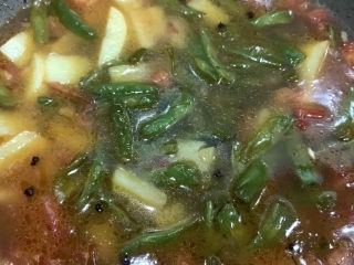 豆角、土豆、番茄焖面