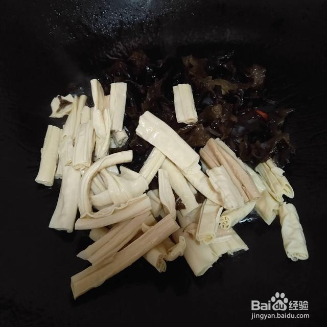 腐竹炒木耳，高蛋白高营养
