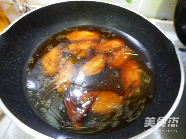 红绕鸡翅的做法