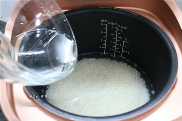 五花肉腊肠豇豆焖饭