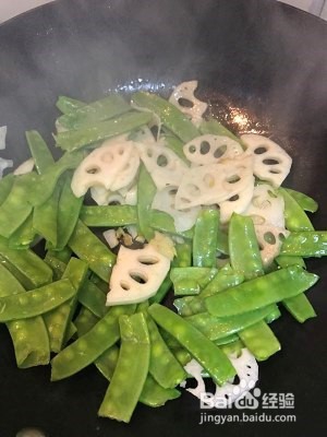 莲藕炒荷兰的做法