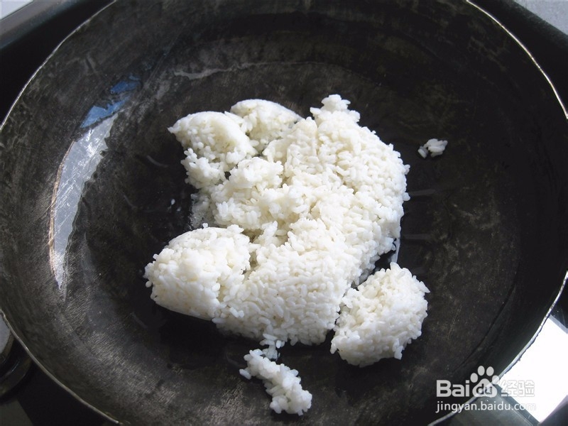 腊肠豌豆蛋炒饭