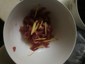 芹菜香菇瘦肉粥的做法