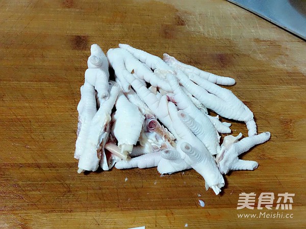 红枣桂圆花生煲鸡爪