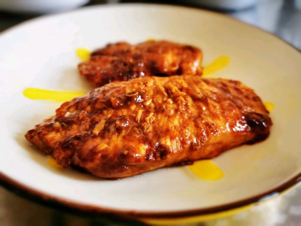 香煎蒜香黑椒鸡胸肉