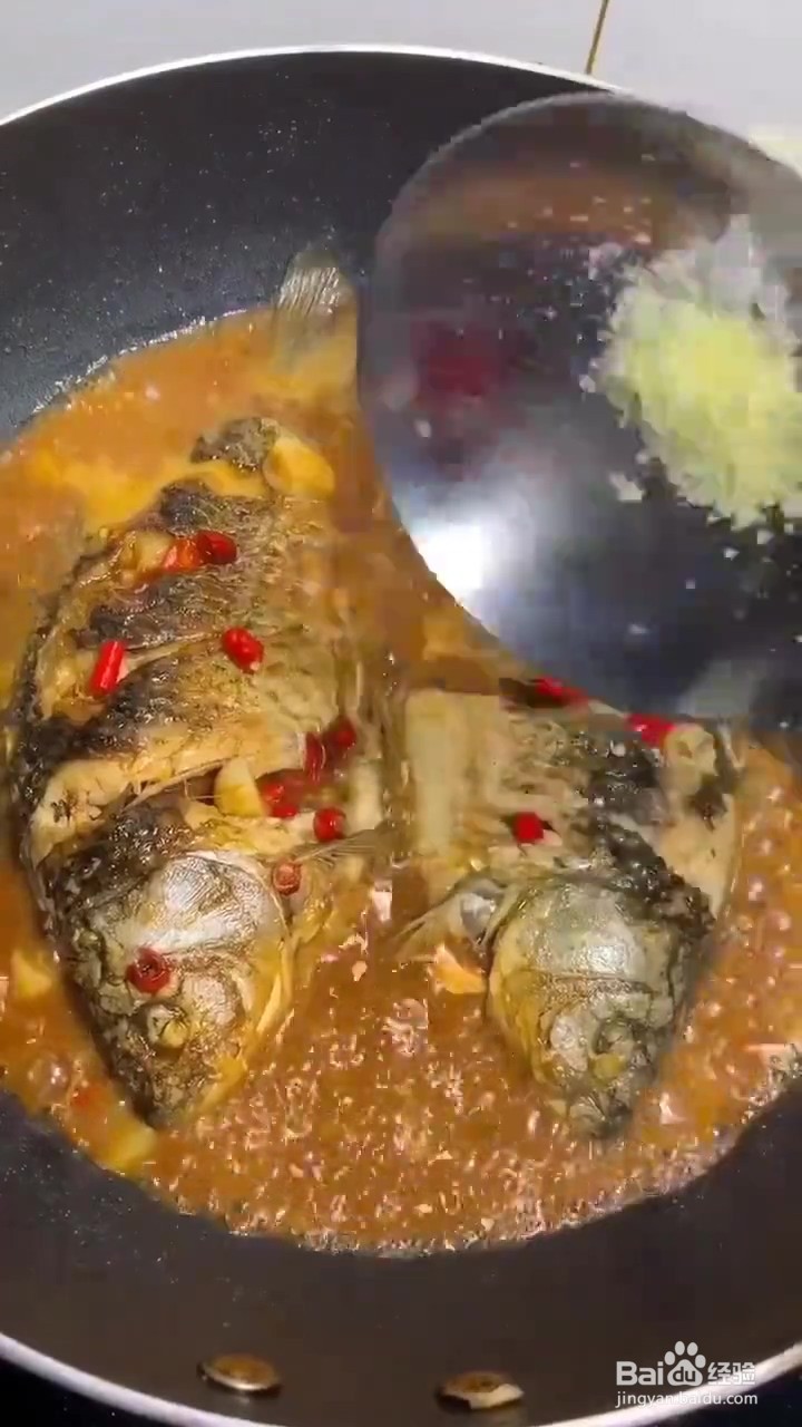 如何制作香辣红烧鲫鱼