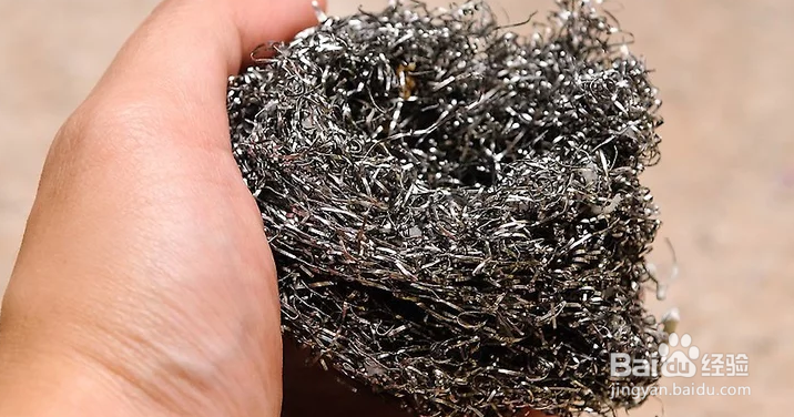 如何用土豆和小苏打清洗铁锅