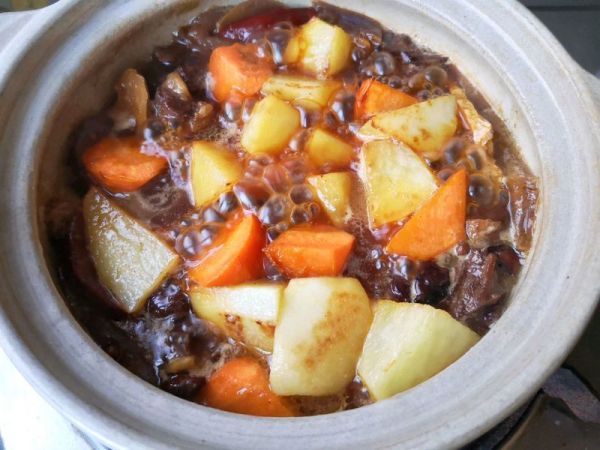 土豆焖牛腩盖饭