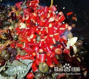香辣味浓,滑嫩爽口的爆炒田螺
